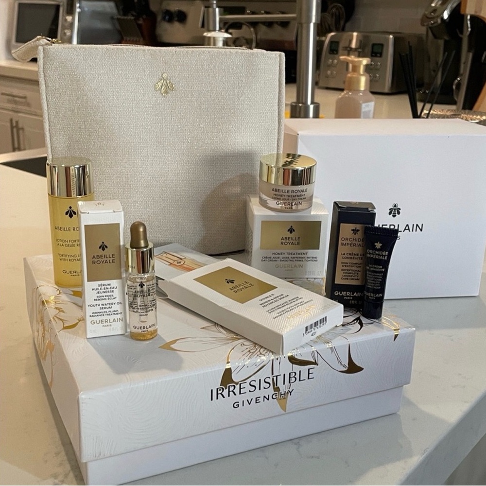 GUERLAIN ABEILLE ROYALE AGE-DEFYING PROGRAMME 6 PIECE SET W/ BAG - Picture 3 of 15